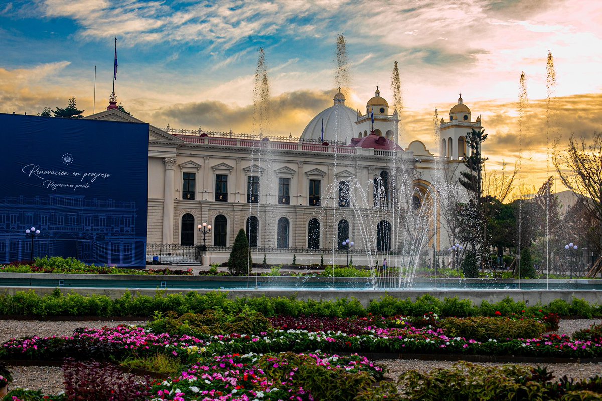¡Buenos días desde el 📍Jardín Centroamérica!

Descubre todo un espacio lleno de colores, tonos y texturas en el Centro Histórico de San Salvador. 🇸🇻✨