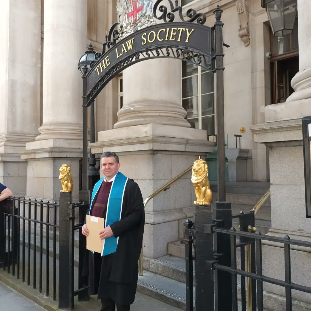 eusebioolindo's tweet photo. ¡Una gran etapa felizmente concluida gracias a Dios!
¡Oficialmente admitido como Abogado (Solicitor) y como miembro de @TheLawSociety Inglaterra y Gales!
¡Per aspera ad astra!
#LawSocAdmissions https://t.co/QvYoPZCE85