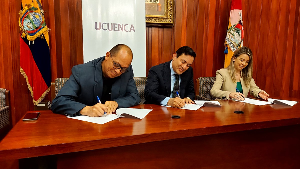 #GestiónUCuenca | Firma de carta de intención entre la #UCuenca y la #EmpresaEcuatorianadeOdontología para recibir una donación de implantes destinados a la ejecución del proyecto de #Vinculación "Salud Bucal para la Fundación Santa María de la Esperanza" en el cantón #Chordeleg