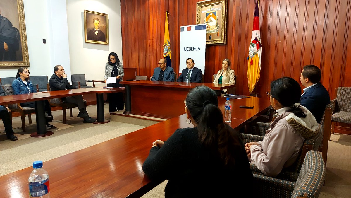 SociedadUcuenca's tweet photo. #GestiónUCuenca | Firma de carta de intención entre la #UCuenca y la #EmpresaEcuatorianadeOdontología para recibir una donación de implantes destinados a la ejecución del proyecto de #Vinculación "Salud Bucal para la Fundación Santa María de la Esperanza" en el cantón #Chordeleg https://t.co/sm4Y5KUzzC