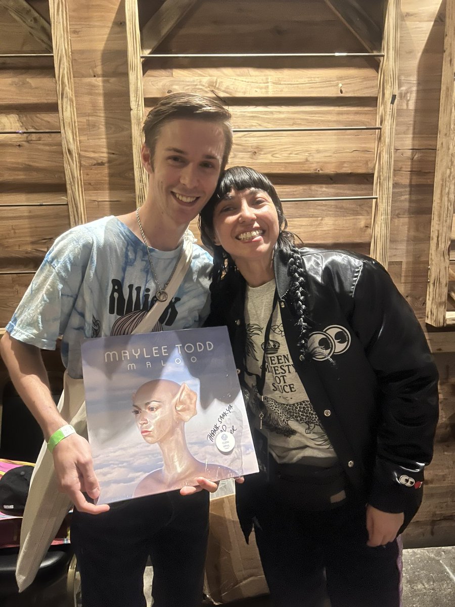 bbren007's tweet photo. I was so lovely meeting the girl with no face @alliex and her kind opener @mayleetodd . 

You both were so kind and lovey to meet thank you for the autographs and pictures and the awesome show at Thalia hall  🥹🫶🏻 https://t.co/pTYXauwWL7