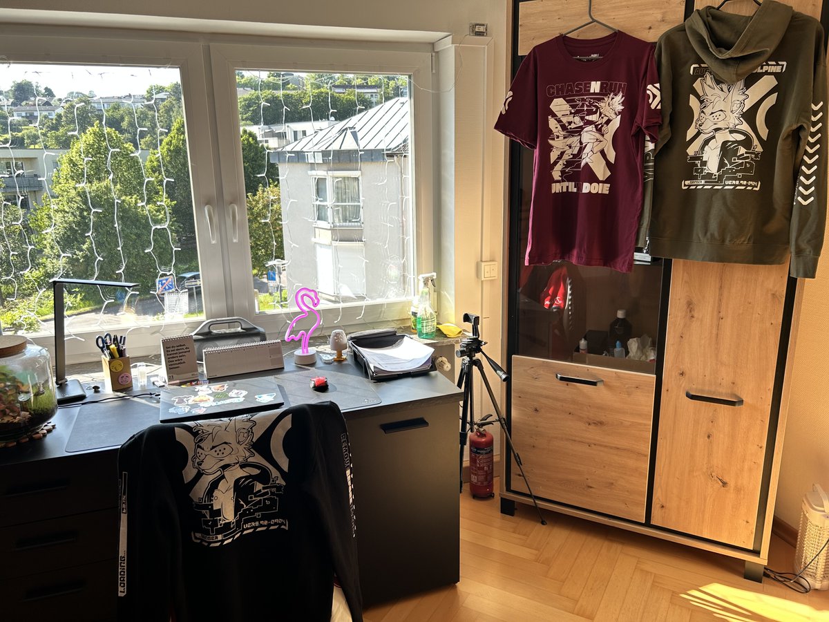 Everywhere I go, I see Roar'n'Yip merch 🤩
Don't forget to also checkout the featured artist behind the FURTECH Drop ➡️ <a href="/Purple_Dice6/">purpledice6.🟦☁️ (Commission OPEN)</a>