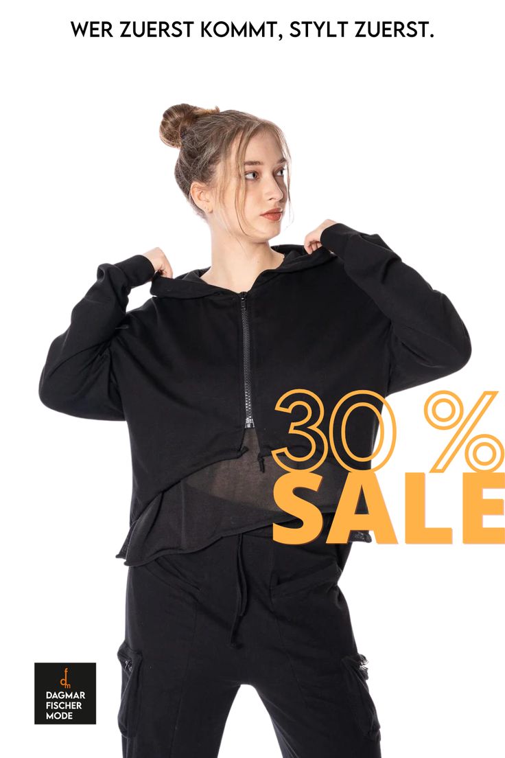 FashionQueeny's tweet image. Diese kurze schwarze Strickjacke von Sort Aarhus ist ein Must-Have für jede, die Lagenlook liebt! Chic und vielseitig tragbar, jetzt im 30 % Sale bei DAGMARFISCHER MODE. #strick #strickjacke #lagenlook #sommeroutfit #inspiration #sortaarhus #dfm #black… bit.ly/3RjgrYC