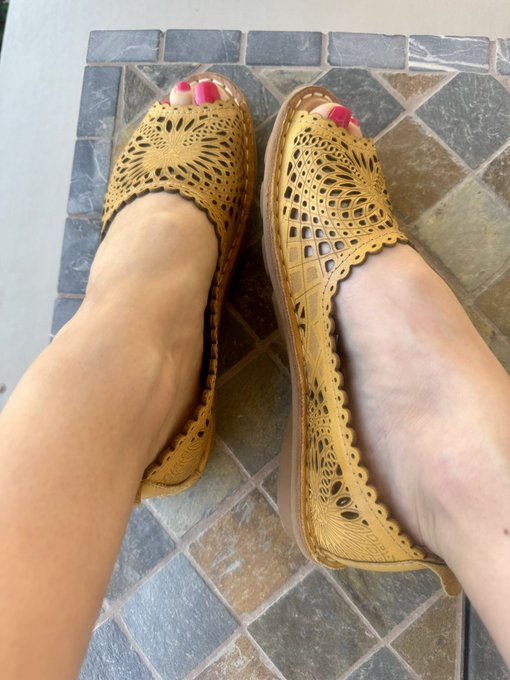 I 💛 my new summer flats bought for me by my little piggy. 😊 https://t.co/ITAW4K6BWR<a href="/tag/realloyalfans"class="tags"><span>#realloyalfans</span></a>