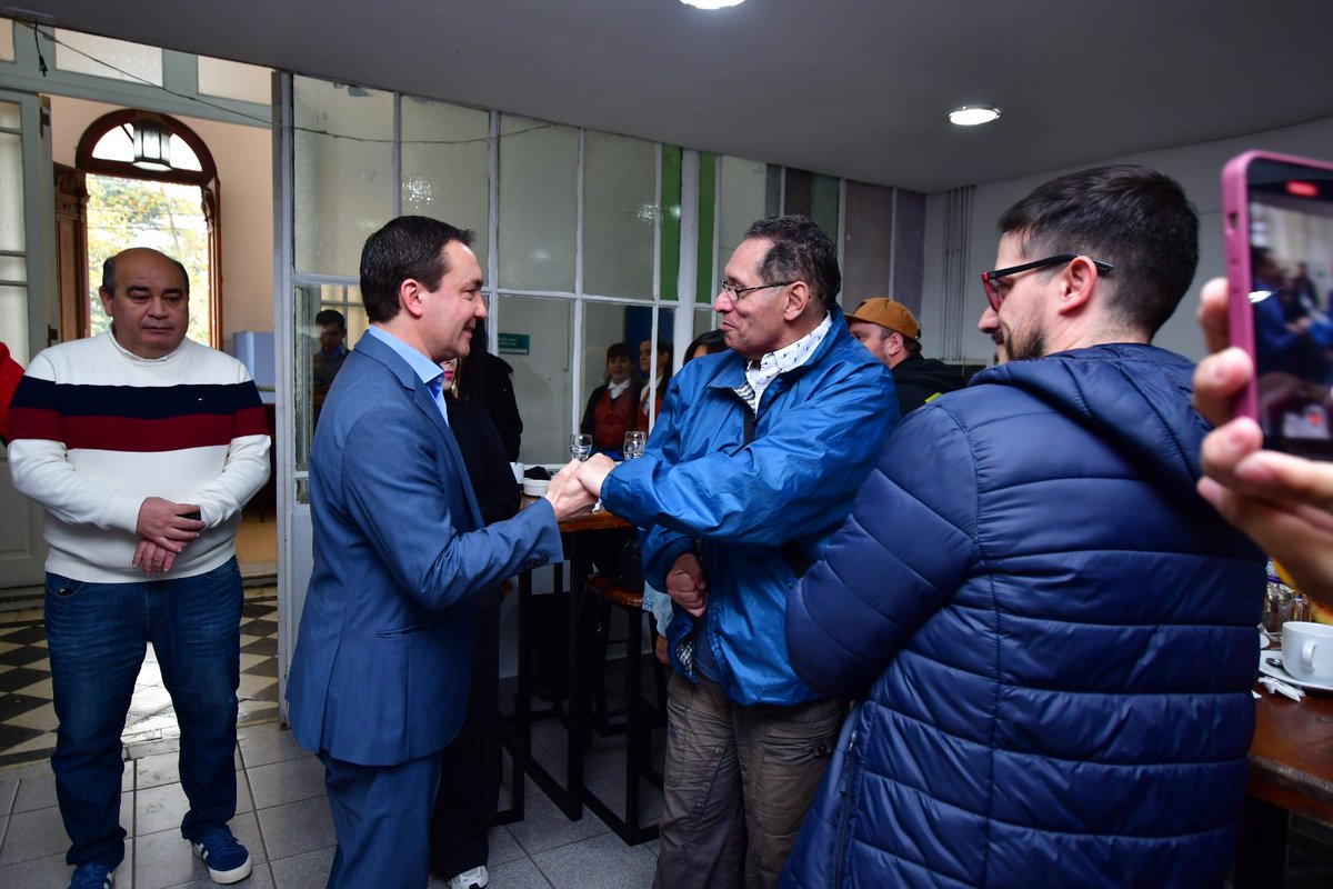 Andreswatsonok's tweet photo. CONMEMORACION POR EL DÍA DEL/LA PERIODISTA ✍🏼

Nos reunimos para compartir el tradicional desayuno junto a periodistas de diferentes medios de comunicación varelenses y regionales, donde pudimos charlar la actualidad local y nacional. https://t.co/I3CBxX2joo
