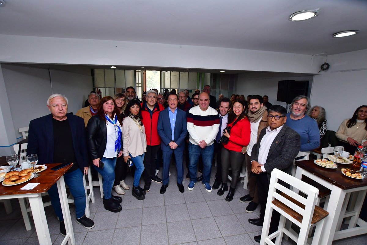 CONMEMORACION POR EL DÍA DEL/LA PERIODISTA ✍🏼

Nos reunimos para compartir el tradicional desayuno junto a periodistas de diferentes medios de comunicación varelenses y regionales, donde pudimos charlar la actualidad local y nacional.