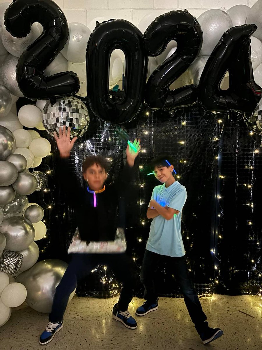 WhitakerEleme's tweet photo. 5th grade had a blast at their EOY dance celebration! 🪩🕺🏻 Middle School, here they come! 😎🌈 #ItStartsWithUs @ELPASO_ISD https://t.co/iIF3MW6ksy
