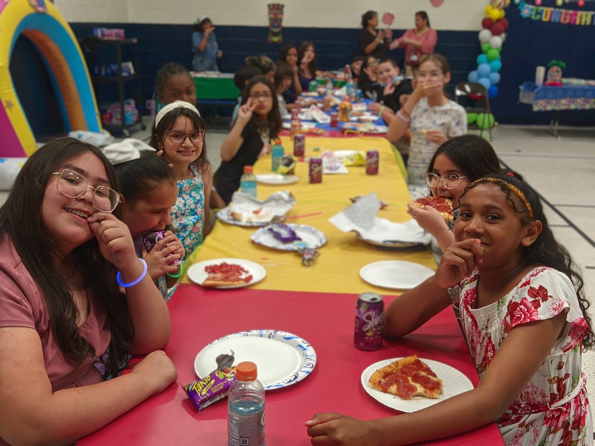 WhitakerEleme's tweet photo. 5th grade had a blast at their EOY dance celebration! 🪩🕺🏻 Middle School, here they come! 😎🌈 #ItStartsWithUs @ELPASO_ISD https://t.co/iIF3MW6ksy