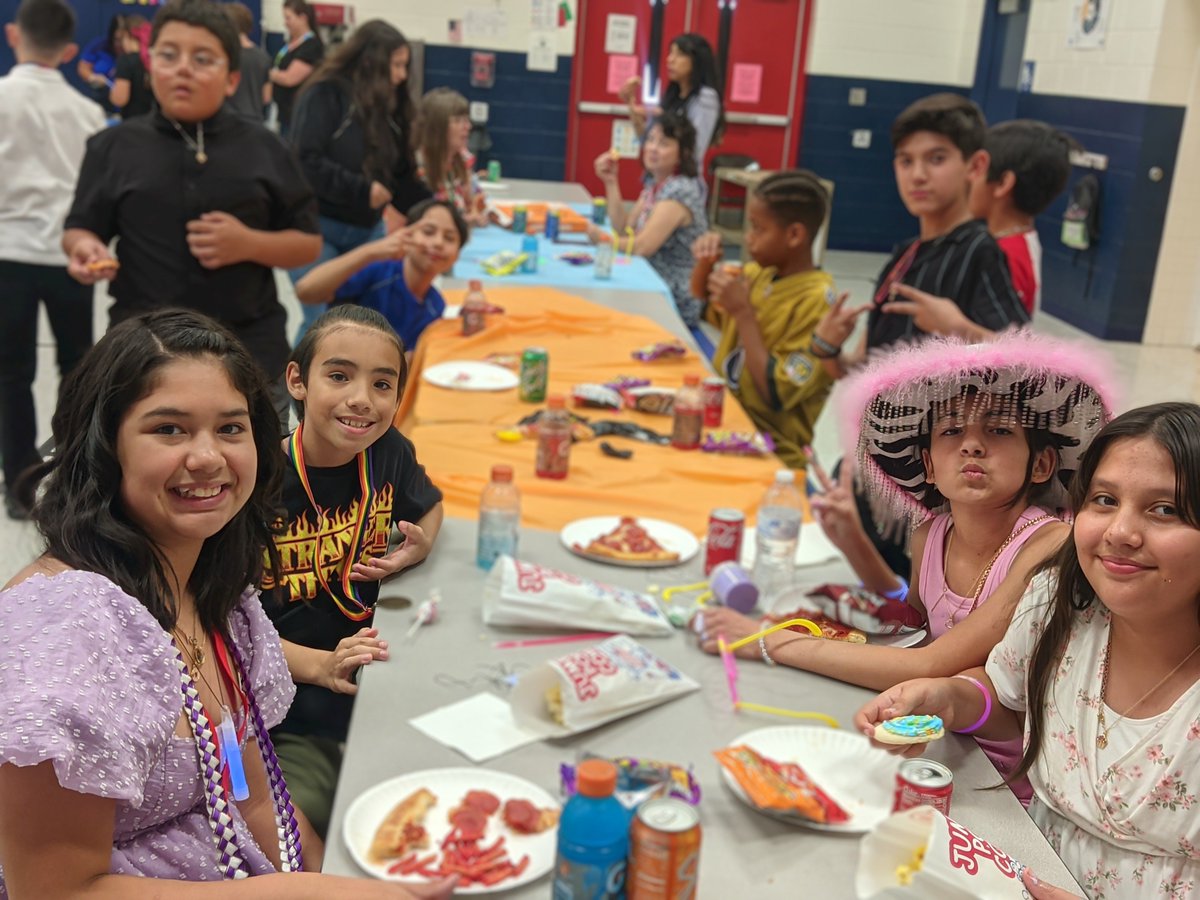 WhitakerEleme's tweet photo. 5th grade had a blast at their EOY dance celebration! 🪩🕺🏻 Middle School, here they come! 😎🌈 #ItStartsWithUs @ELPASO_ISD https://t.co/iIF3MW6ksy