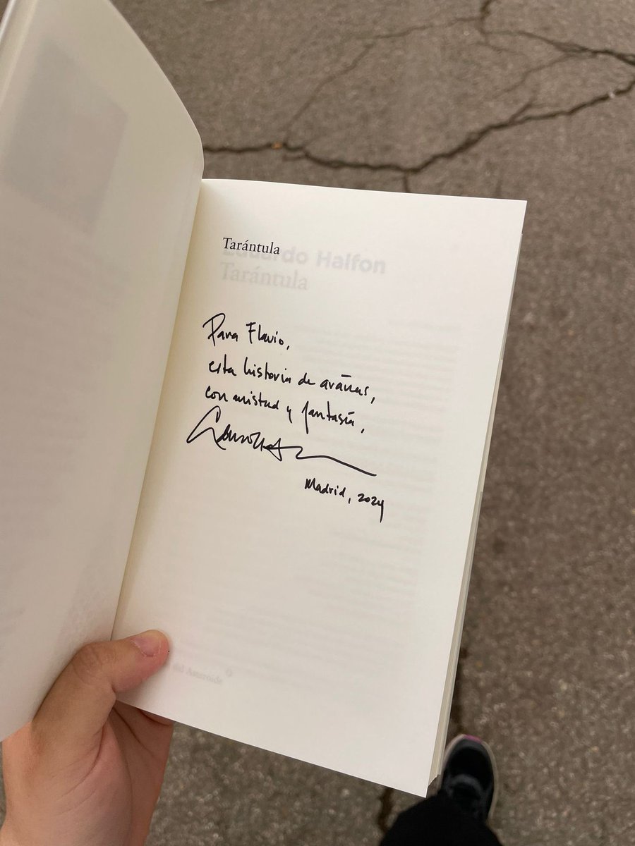 flagiver's tweet photo. Mi hija me a conseguido un libro autografiado por uno de mis autores favoritos Eduardo Halfon, #Halfon #eduardohalfon #tarantula #libros #literatura https://t.co/t3PWPBNszr
