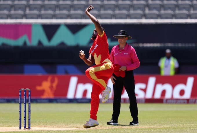 Canada are all over the game, IRE are 4 down in 10 over. 📹 Credits: Twitter/ICC