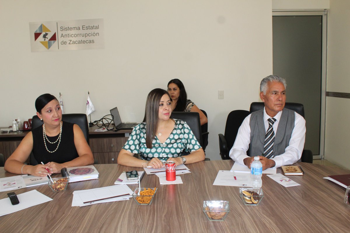 Sesea_Zacatecas's tweet photo. 📢#Reunión
El secretario técnico e integrantes de la Secretaría, se encuentran en reunión con el @IMCPZacatecas👥📊, abordando la Prioridad 36 del #PiPEA.
Este esfuerzo busca formar una coalición de empresas íntegras para fortalecer la transparencia y la ética en nuestro estado. https://t.co/WZZtsb49MY