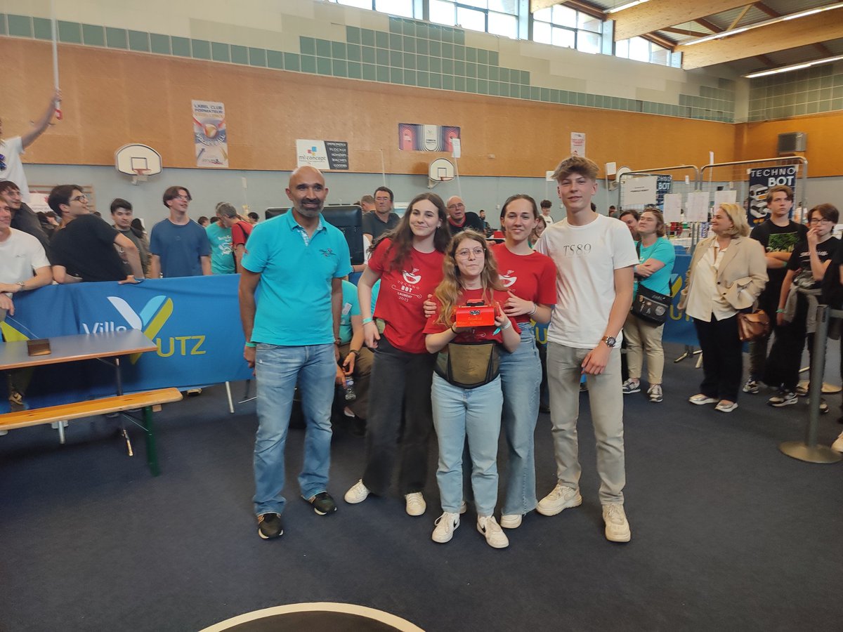 damienplontz's tweet photo. 1er prix Design, 1er prix Présentation, 1er prix Sumo, 1er prix au classement général 🤩🤩🤩 Le club robotique du @CLGSEITLINGER en force 🤩🤩🤩 BRAVO 👏👏👏
@RLaganier @GregoryPremon @Dsden57 @MoselleCD57 @HalilHceyhanli https://t.co/JNXXbybG1R