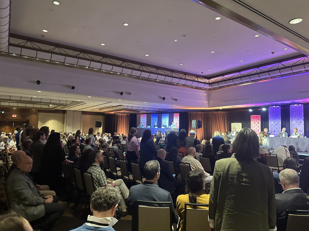 OhHayNayNay's tweet photo. So proud to be with my fellow Women’s Opera Network members protesting an all-male plenary panel on the future of opera at #operacon #operacon2024 https://t.co/OMKsR8er46