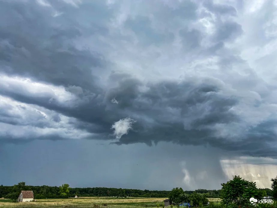 idokep's tweet photo. 🧊 Jégesős zivatarok söpörtek át néhány településen, kisebb dió méretű darabok is potyogtak. 😟 👉 https://t.co/COTaOmdi6S

📷: Nikolettszeman, Janka2002, Alibaby02 https://t.co/ZkSUTl5aYd