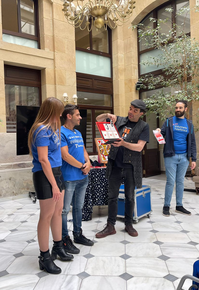 Hoy ha sido un lujazo participar un año más en el día internacional del Voluntariado en <a href="/Telefonica/">Telefónica</a>. Visitando la residencia de  <a href="/DomusVi_Es/">DomusVi</a> de  Bilbao con mis compañeros. Excelente atención recibida por la animadora Sandra. Gracias. #DIVT #TelefonicaCentenario