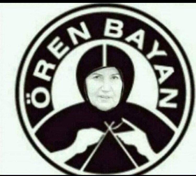 gamlibaykus's tweet photo. Bunu kim yaptıysa Normalde bu cinsiyetçi  O.Ç luğuna  O.Ç diye karşı çıkardım  ama mommy  miz Oğluna elçilik görevi isteyerek . Saray paspası  olmayı tercih ettiğinden dolayı yapana O.Ç demiyorum .  Bi zahmet özgür özel li görselide  salıverin . https://t.co/77ggm1EM5H