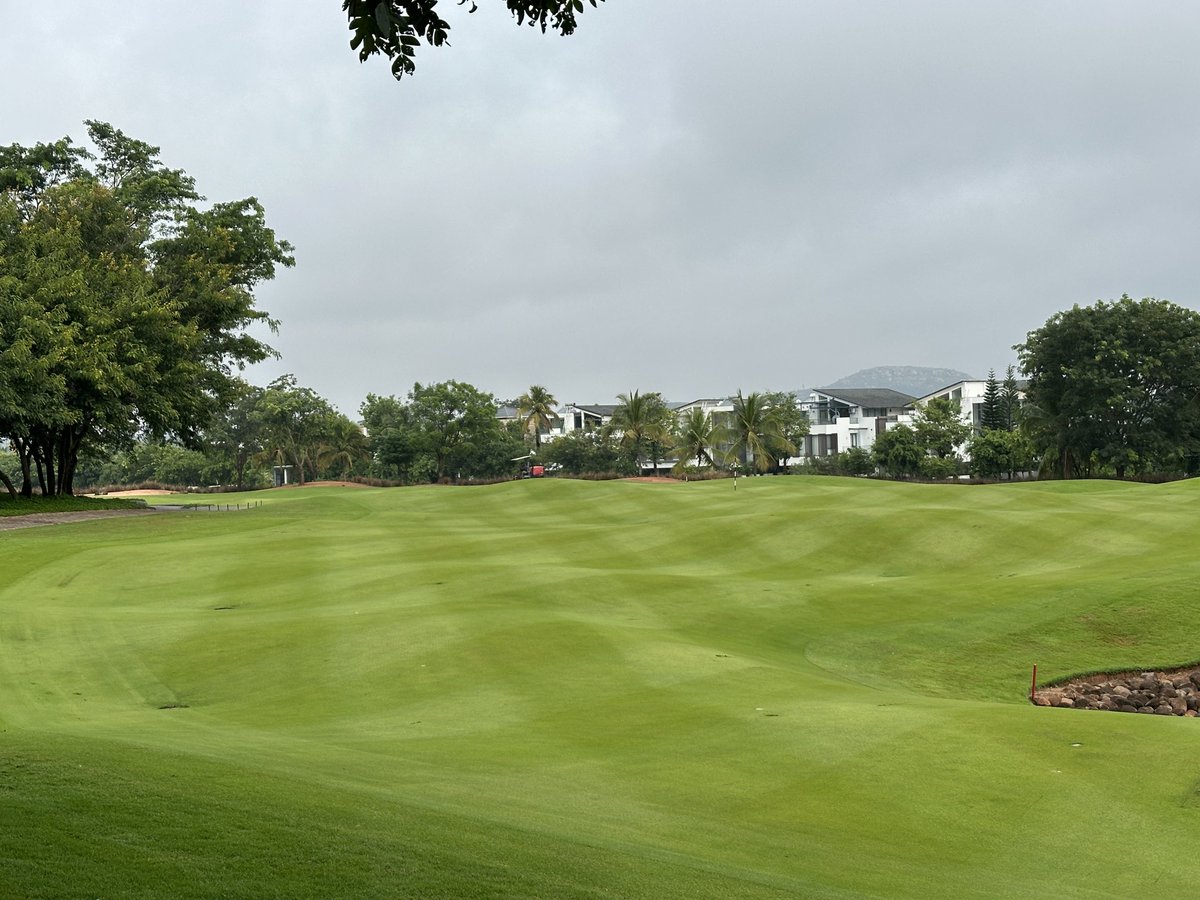 clintonsouthorn's tweet photo. Visiting ⁦@p_golfshire⁩ this week. A fantastic golf course with a great team. Appreciate how well they present the world class golf facility ⁦@troonint⁩ https://t.co/Xn3GdjfLyk