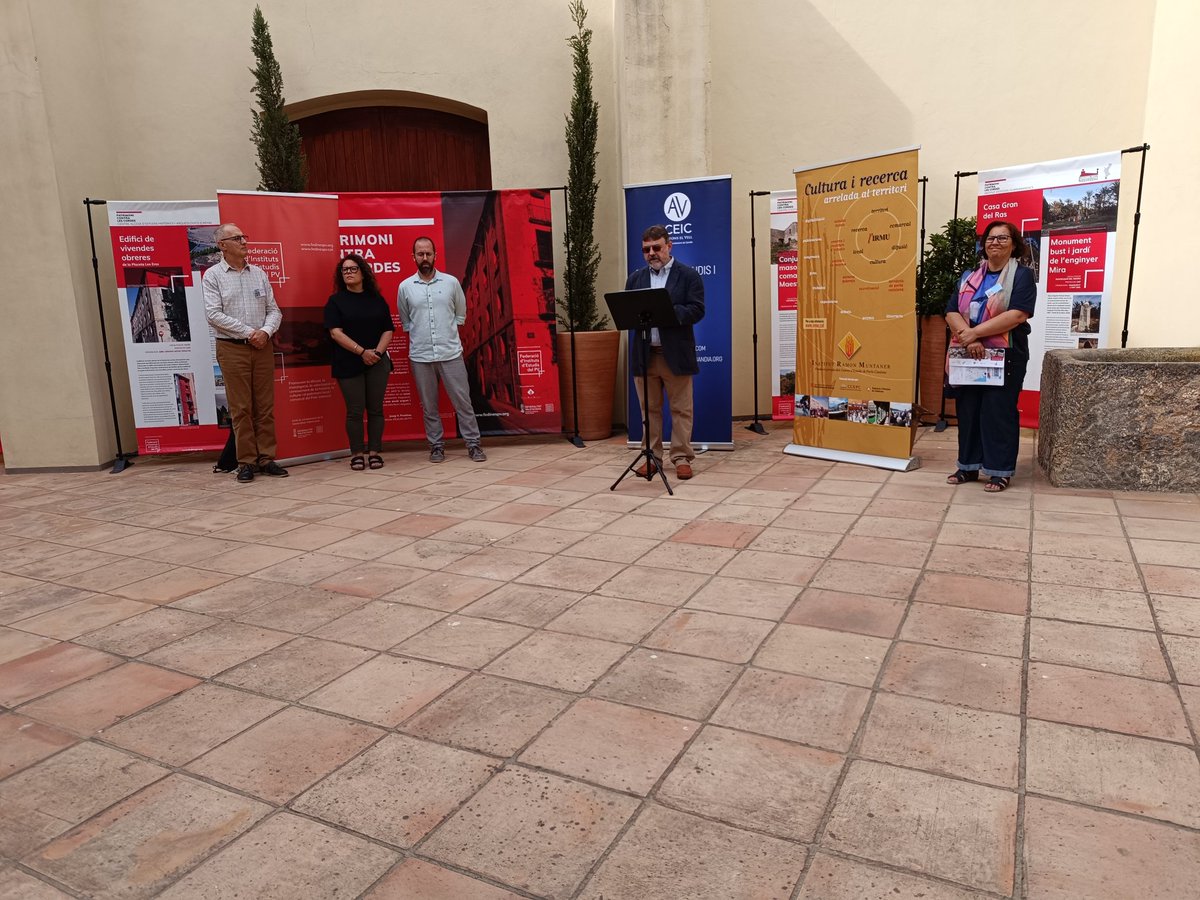Barrull's tweet photo. inaugurem 3r #Recercat i #RecercatPV al @MAGaMuseu @aj_gandia amb @alfonselvell @inst_estudis_PV @ccentresestudis @iramunt @MCarmeJF74 @figueras_nar https://t.co/aE8aWTpHfU