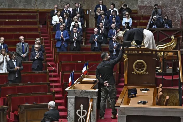 Pixkanaka64's tweet photo. @StephaneBIJOUX @ZelenskyyUa @EmmanuelMacron @GabrielAttal @steph_sejourne @CZacharopoulou @ValerieHayer @DeputesRE @Renaissance @JeunesMacron @f_patriat @YaelBRAUNPIVET Mytho qui soutient un nazi 🤡🤡💩 https://t.co/s9W0bbgeoA