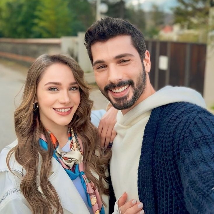 alina_binafsh's tweet photo. Selfielerimiz benziyor, bu iki çifti ne kadar seviyorum❤️🔥🫶🏻🥹
#HalZey #RamBer
#Hudutsuzsevda #Ramo https://t.co/UXvOxTBcHE