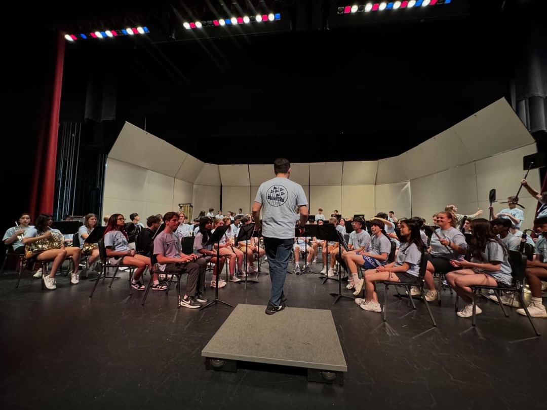 Paramus_Schools's tweet photo. The 8th grade bands from #EastBrook and #WestBrook joined forces with the #PHSBand to perform in the #TrillsandThrills music festival at Neptune HS. They were rewarded with an Excellent rating followed by a beautiful day at #GreatAdventure ๐๐ผ๐ข๐๏ธ๐ค
#paramuspride https://t.co/SPVEYPlbYB