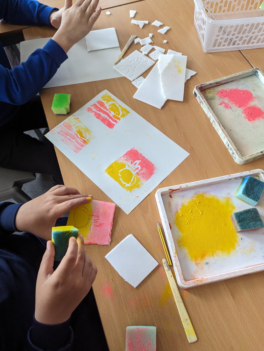 BroccoliWeeTree's tweet image. We tried out some printing today for fun Friday art! Lots of fun and experimenting with shapes and colours!