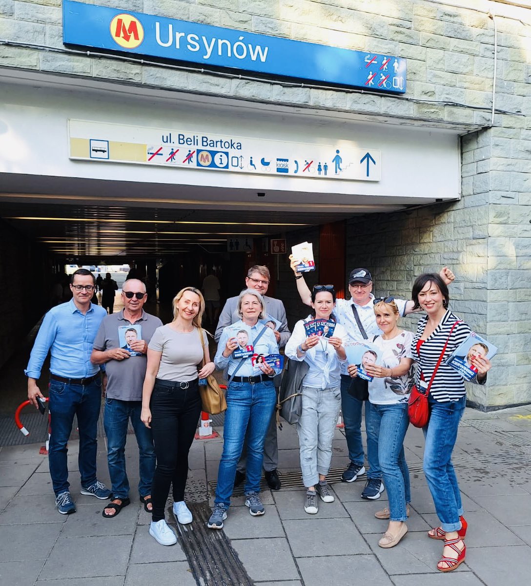 KrajewskaSylwia's tweet photo. Marcinujemy do końca✌🏼
Ostatnie godziny kampanii.
#mkteam #IdźNaWybory #POZwycięstwo #Warszawa #Ursynów @konradniklewicz https://t.co/5RvwCc15QB