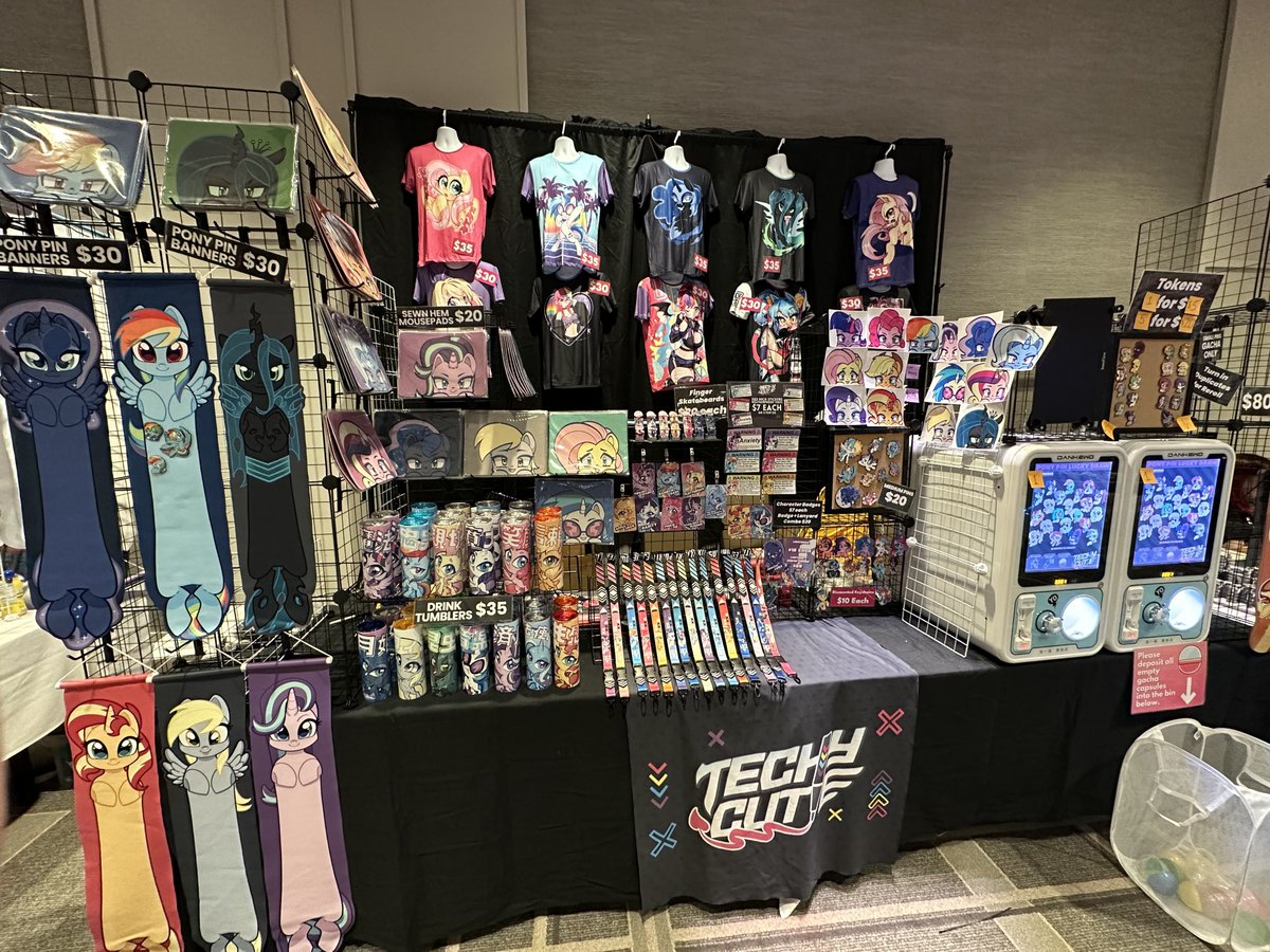 All set up <a href="/WhinnyCityPony/">Whinny City Pony Con</a>!!! 
Drop by and see some of my new items or take a spin with the gacha machine!!