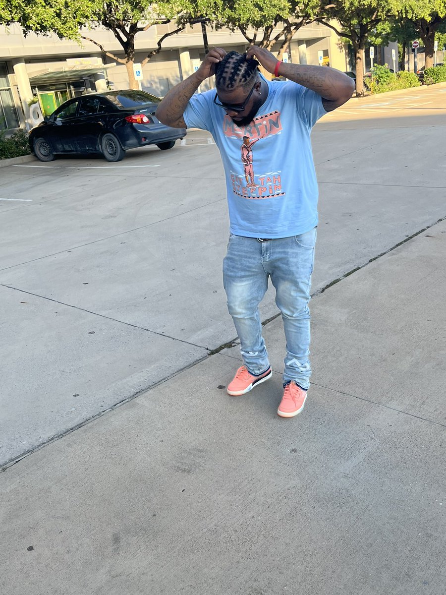 Shit poppin’ lil Bastard !   WE BACK 🦍🏌🏽‍♂️
# bossman concert 
# Cruise Control Active!😎