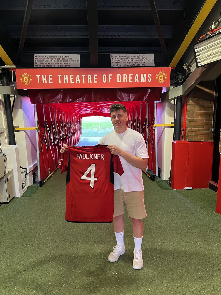 benjamin_fkr's tweet image. What an amazing experience and opportunity #pitchday thank you @RainbowDevils @ManUtd @adidasfootball