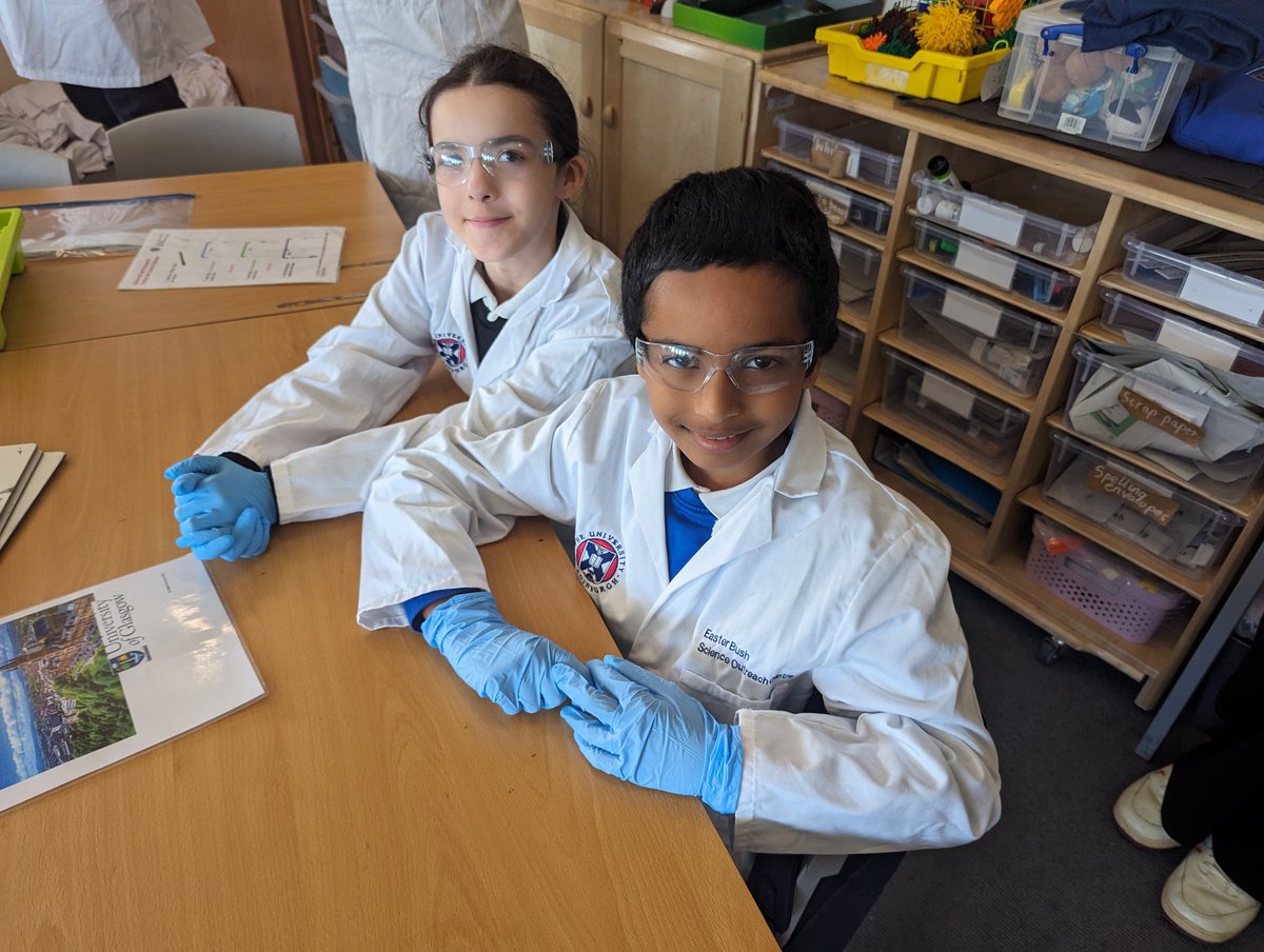 BroccoliWeeTree's tweet image. Yesterday's In2university worship, we met people from Edinburgh university and tested samples to find out of they were positive or negative for paricites.