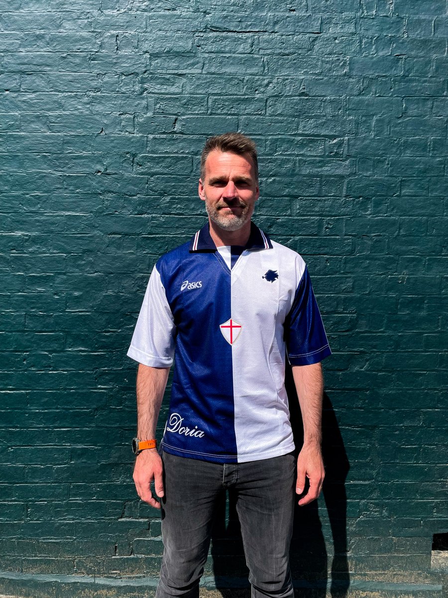 footballfinery's tweet image. Now, I don't know about you, but I had never seen this shirt before until it got delivered through my door!

It has such a minimalistic design to it, but it works so well. And features Jurgen Klinsmann on the back 🇩🇪

On site now! 🛒 loom.ly/XtfYihQ

#forzadoria