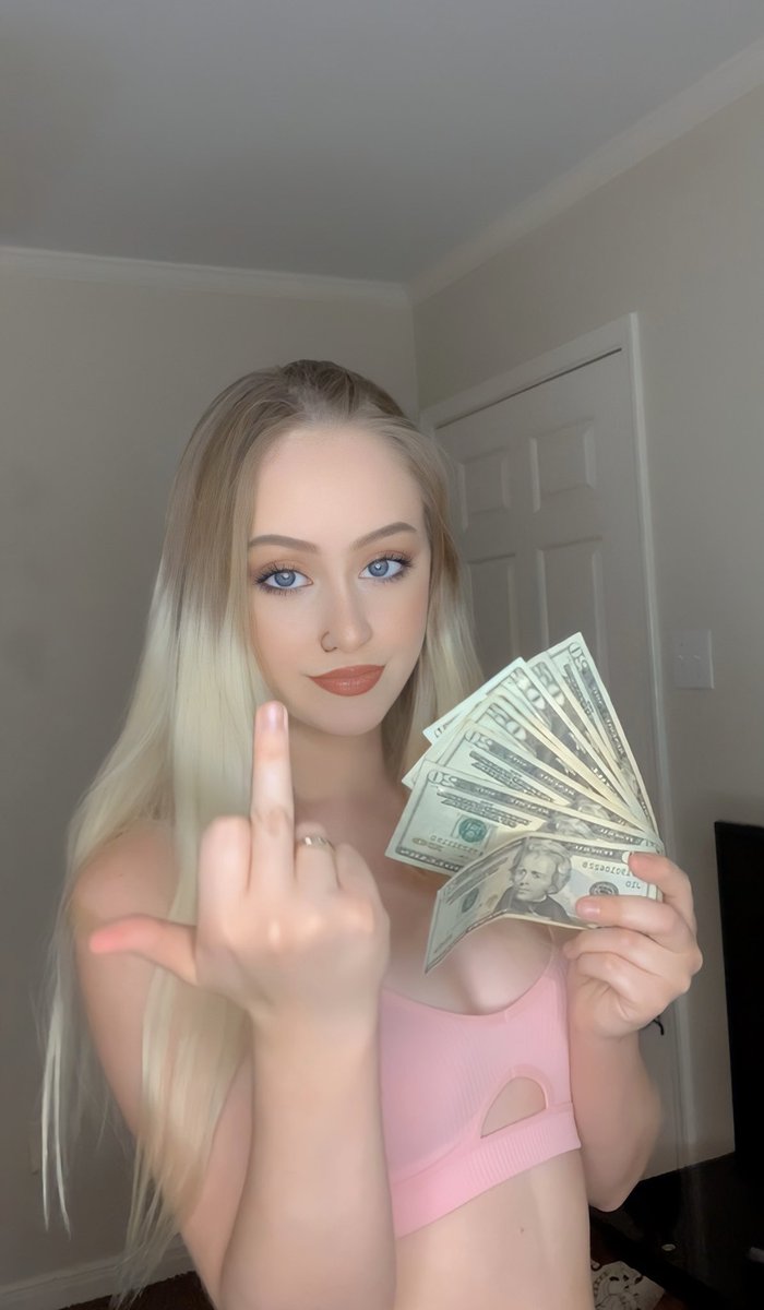 subenchantress's tweet photo. God.. your money just looks soo much better within my hands, wouldn’t you agree? (Of course you do) https://t.co/qLWrcHCVFG