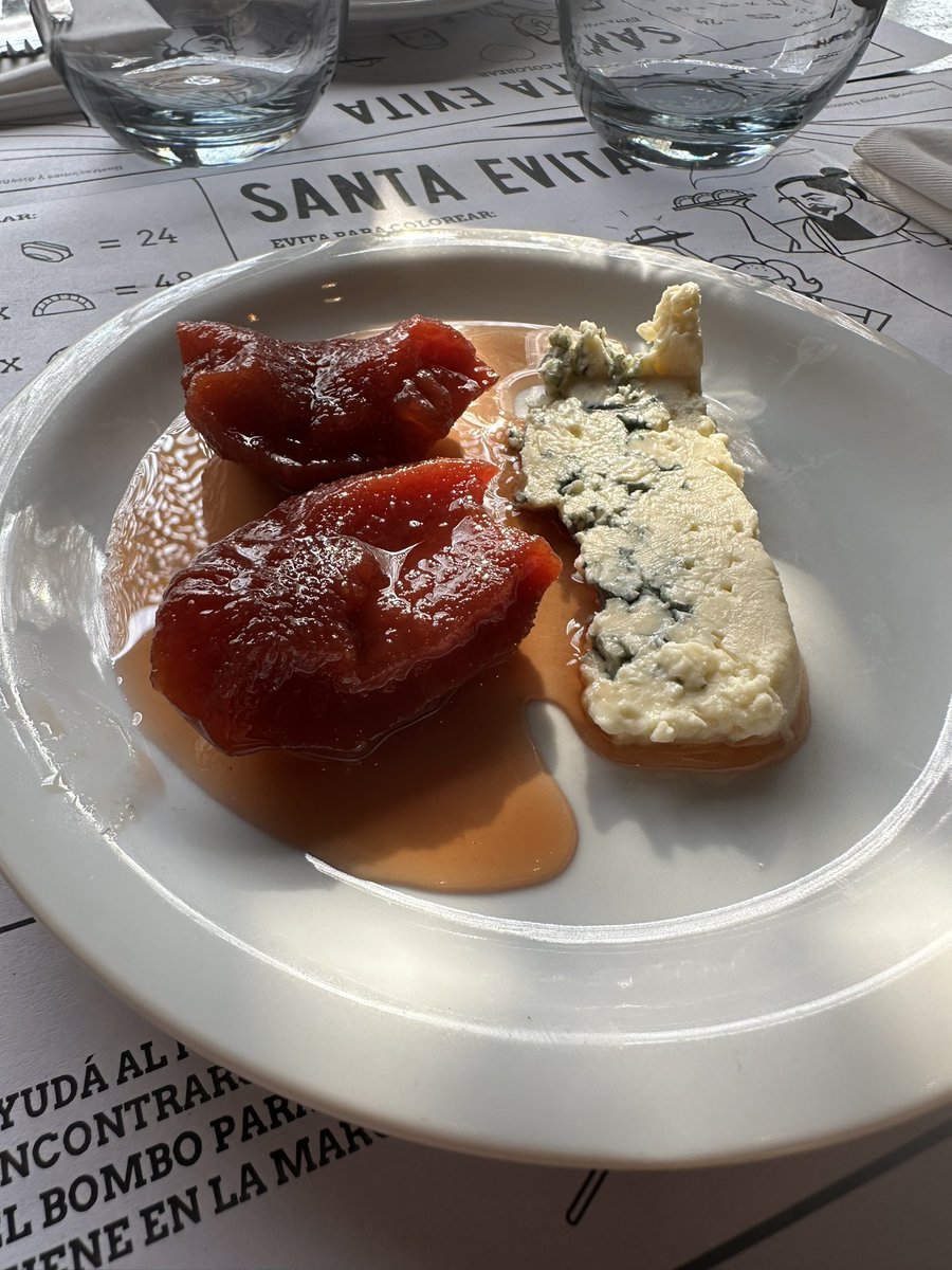 zooedipo's tweet photo. Cascos de Membrillo y queso azul, una de las combinaciones más intensas y ricas que conozco. 
La probaste?
Hechos en casa por @Margaricta para la carta de postres de @elsantaevita. https://t.co/PFZwSN3nst