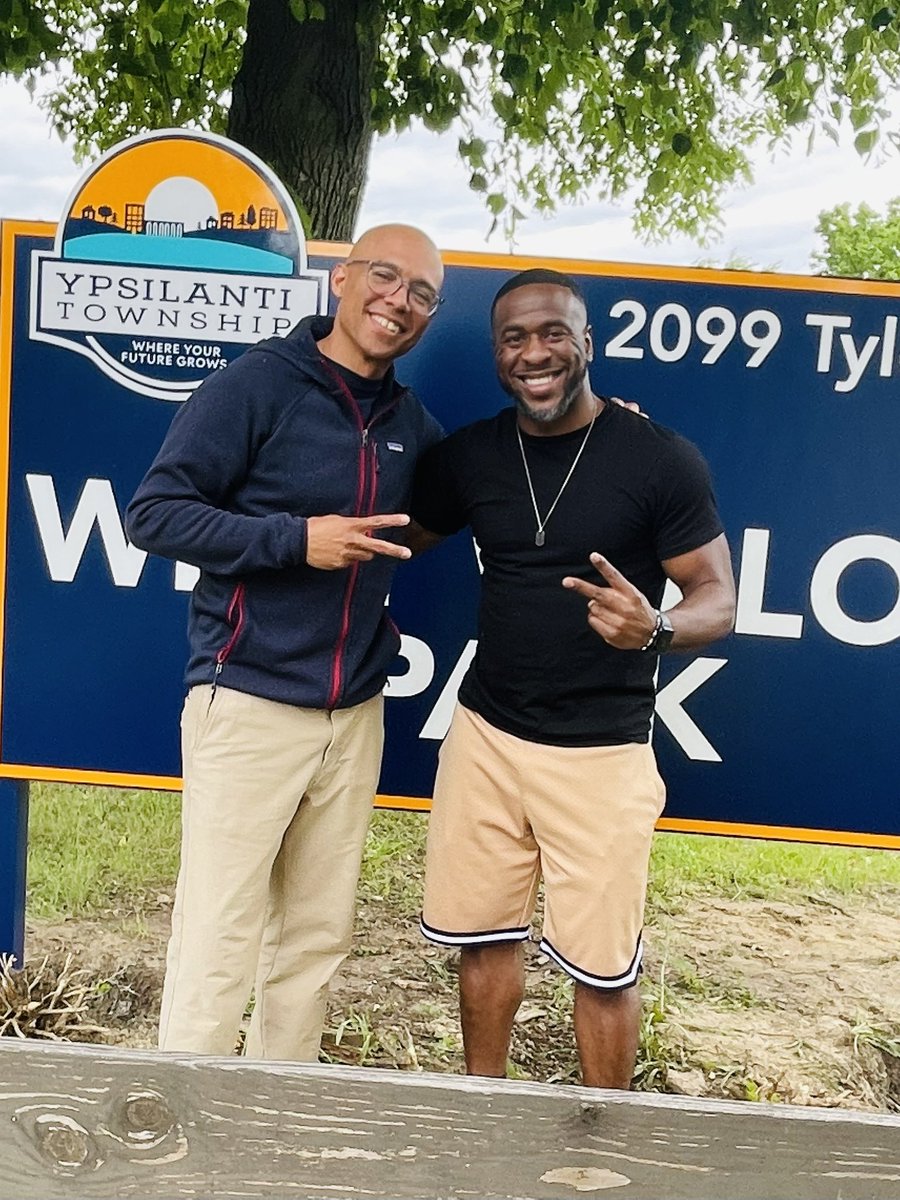 Derrick4Justice's tweet photo. You never know how the seeds you plant will grow. Over 20yrs ago I moved to the Willow and simply wanted to do something for the young people. Ballin’ came from that and this guy was only 14yo way back then. Now he’s out here planting his own seeds. #WestWillow #JacksonForSheriff https://t.co/xISHFaxW52