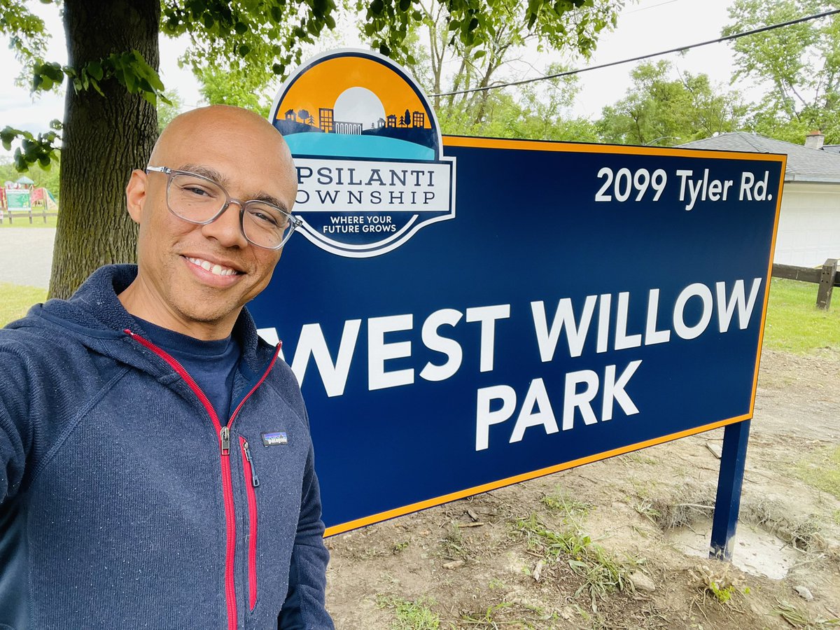 Derrick4Justice's tweet photo. You never know how the seeds you plant will grow. Over 20yrs ago I moved to the Willow and simply wanted to do something for the young people. Ballin’ came from that and this guy was only 14yo way back then. Now he’s out here planting his own seeds. #WestWillow #JacksonForSheriff https://t.co/xISHFaxW52
