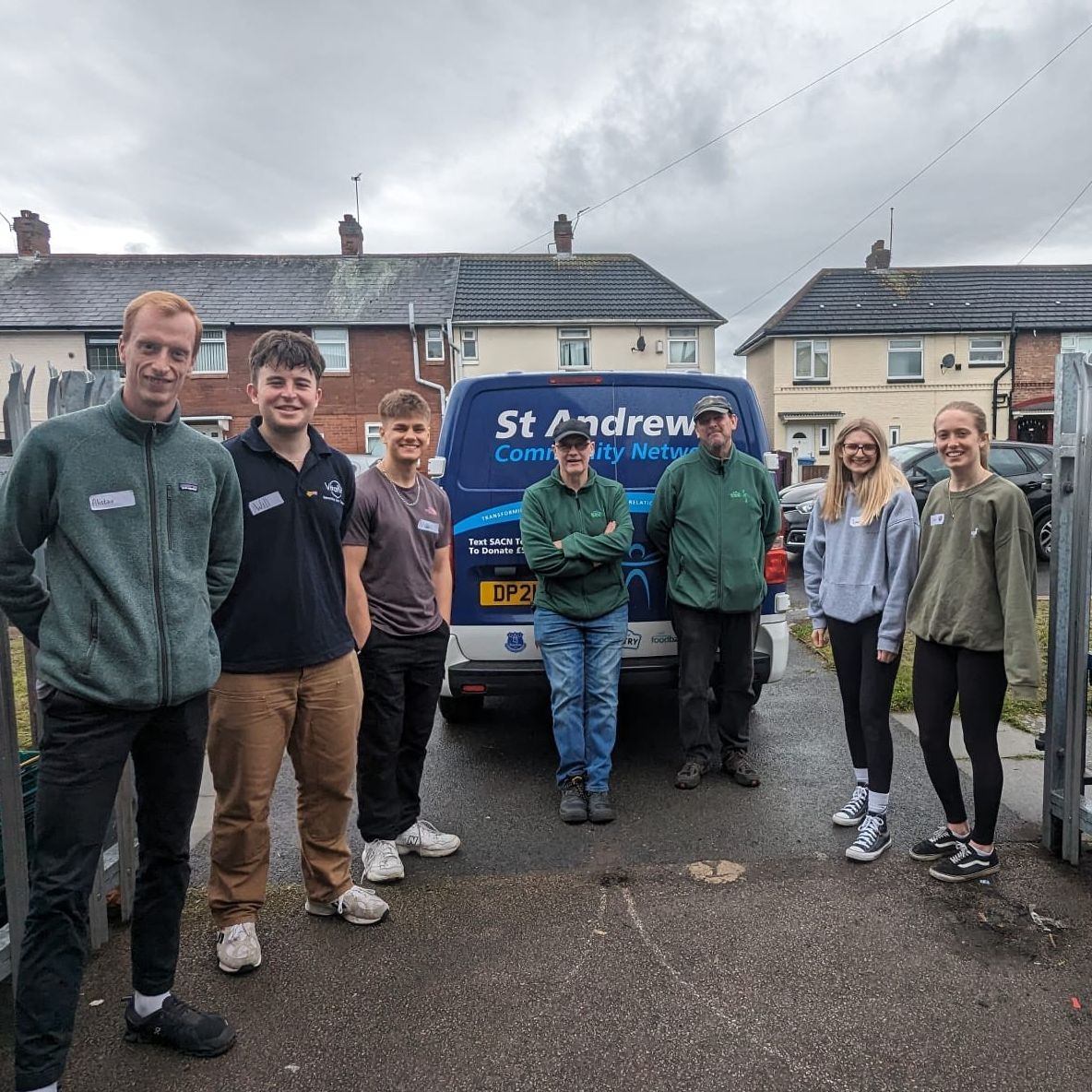standrewslive's tweet photo. So grateful for all the support we get 🥰🙌

This week, teams from @VitafloRDs, @PrincesTrust, @MerseyFire, @RightatHomeUK and @BarclaysUK helped sort stock and packed orders to go directly to those in need in our food hubs 💜🥫

Thank you all!

#VolunteersWeek #ThankYouFriday https://t.co/MAcdBXLZCO
