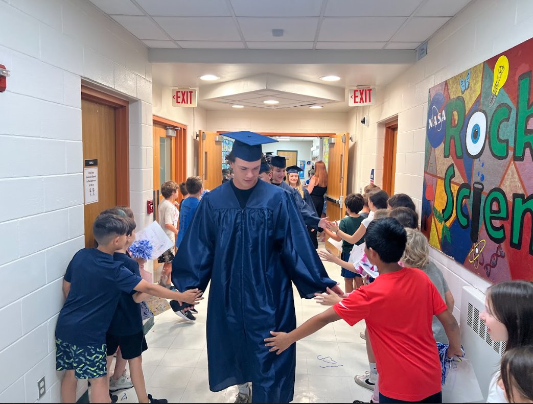 CSHWestSide's tweet photo. A special morning for ALL. #CSHUnites & celebrates our CSH HS Class of 2024! Thank you @Principal_CSH for bringing the West Side alumni back "home" to celebrate this wonderful & exciting milestone moment. #westsideschoolpride #Classof2024 #victorylap #onceawhaleralwaysawhaler https://t.co/9wd4gh6QK1
