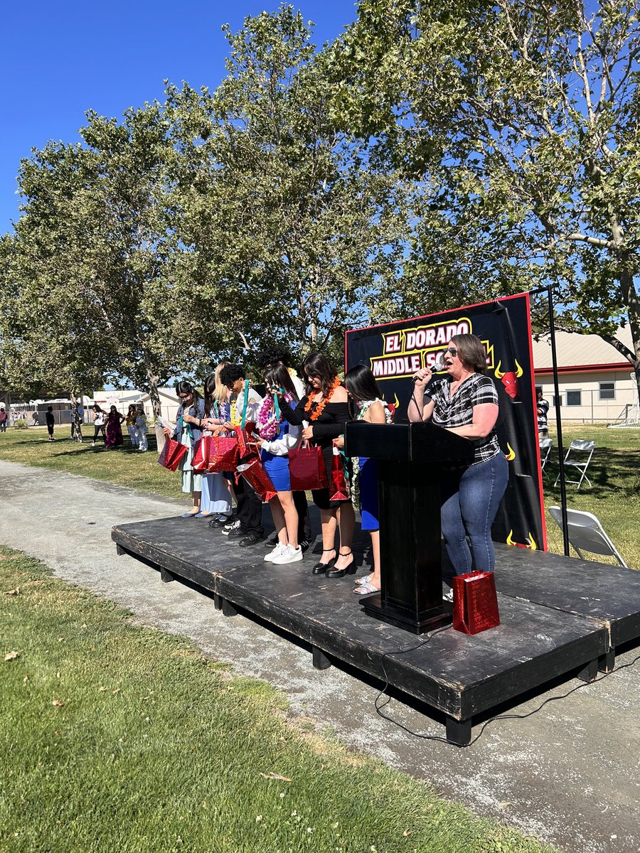 EdmsToros's tweet image. Flashing back to our 8th grade Promotion! So proud of our class of 2024 and wishing you all the best in High School! #Torofamily @MtDiabloUSD