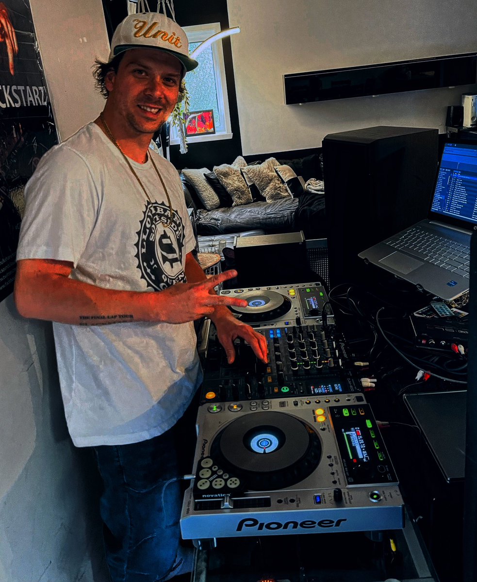 DjBlackStarz's tweet photo. TGIF 🎉Catch me live on @twitch 1:30 PM(EST) @ djblackstarztv 🎥 | Tech House Music |
https://t.co/MPgv5XYPtP
.
.
#TechHouse #Music #Twitch #blackstarz #dj #producer #live #stream #friday #june #summer #canada #montreal #qc #tgif #ticktock #instadj #bass #ilesoniq @PiknicMTL https://t.co/hoslXNFwaZ
