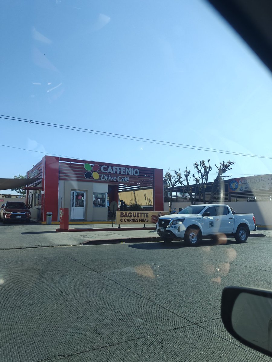 pelonrosas's tweet photo. @caffenio a como esta el calor ahorita en todo México, como sugerencia... Deberías de dejar crecer los árboles en vez de podarlos. https://t.co/hoMu2xzh6q