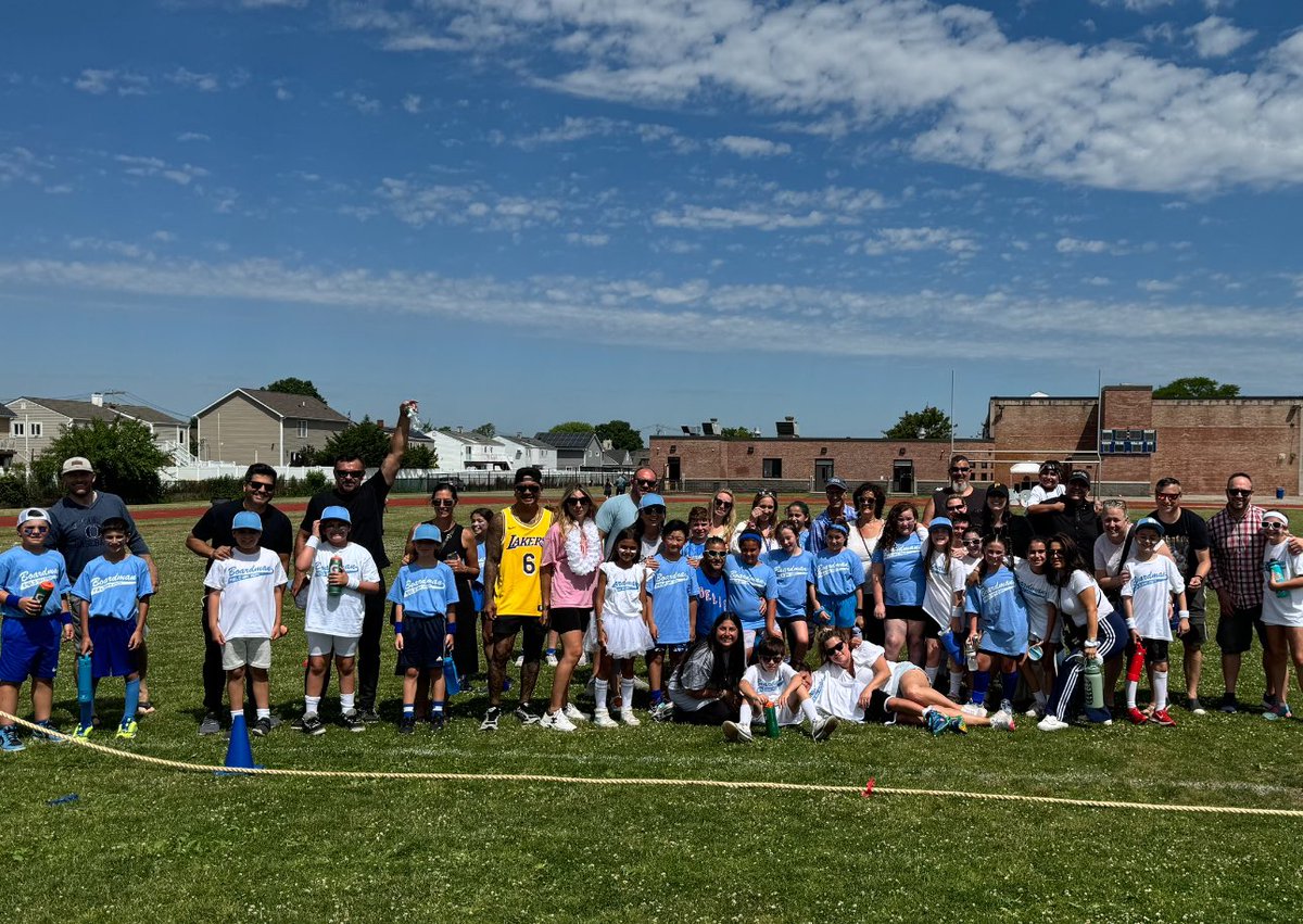 mrsjcorea's tweet photo. Field Day Fun! 💙 ⚓️🤍@School9E https://t.co/3t1FNzhI2Y