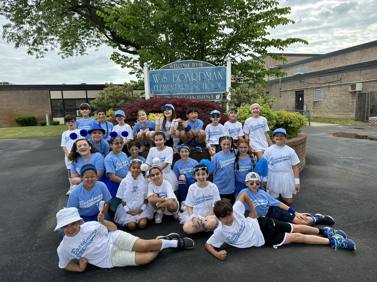 mrsjcorea's tweet photo. Field Day Fun! 💙 ⚓️🤍@School9E https://t.co/3t1FNzhI2Y