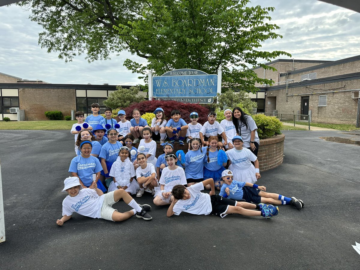 mrsjcorea's tweet photo. Field Day Fun! 💙 ⚓️🤍@School9E https://t.co/3t1FNzhI2Y