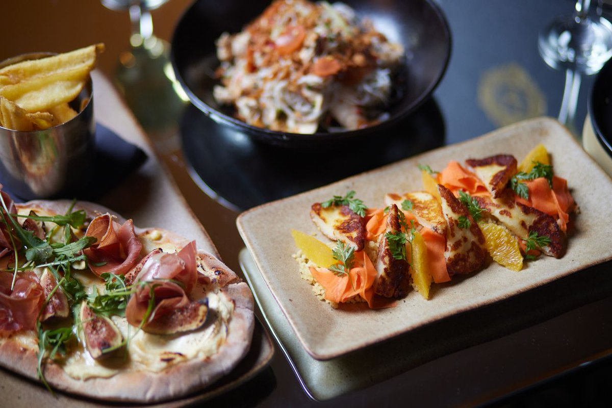 Join us for the perfect summer lunch at our Redwood Bar 😍