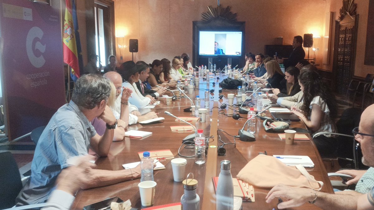 ONGD_CERAI's tweet photo. 💬 Hoy hemos participado en @AECID_es en la presentación de la Alianza Iberoamericana y Caribeña por la #SeguridadAlimentaria 

Con parlamentarios/as representantes de la Iniciativa América Latina y Caribe Sin Hambre y varias ONGD que trabajamos por el derecho a la alimentación. https://t.co/0t5eWr6ubw