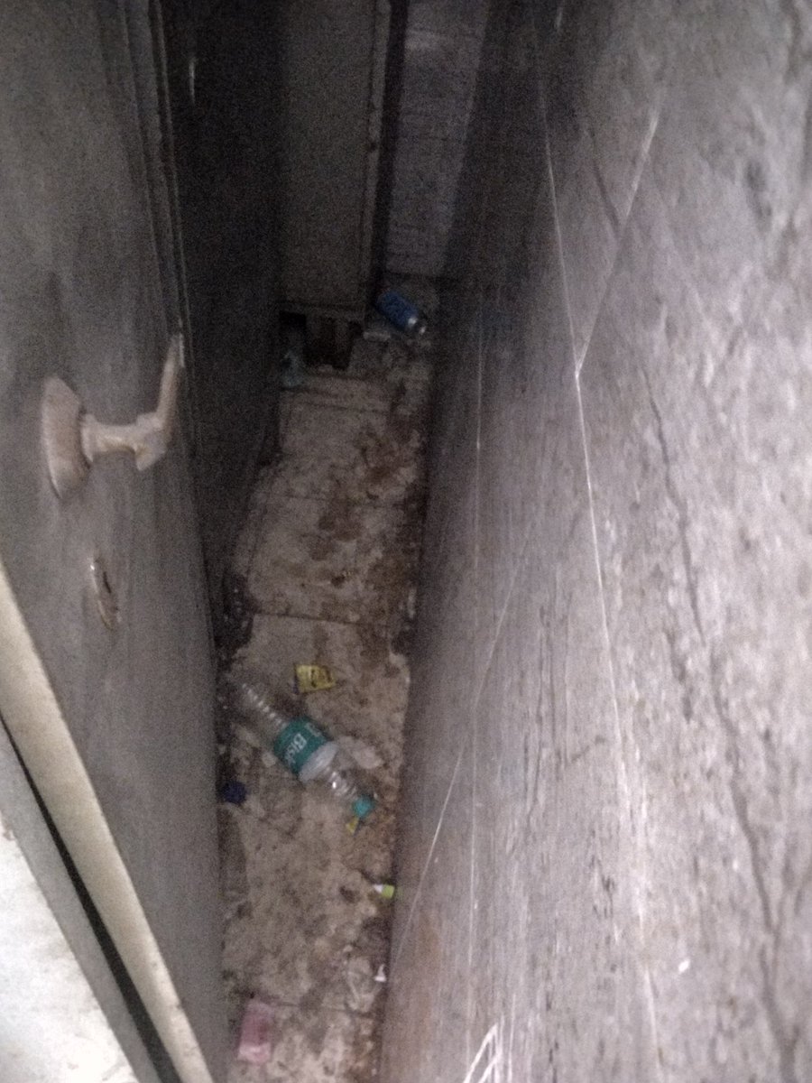 drkotsom's tweet photo. @oyorooms The worst has happened

1- Unhygienic stay and the room is smelling of Paan and Coffee.
2- Extremely rude staff behaviour in your franchise
3- You not willing to shift me to another place (even with extra charge) or initiate a refund

Order ID: OC005262
@jagograhakjago https://t.co/DxEAYFhOlV