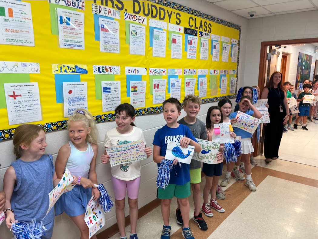 CSHWestSide's tweet photo. A special morning for ALL. #CSHUnites & celebrates our CSH HS Class of 2024! Thank you @Principal_CSH for bringing the West Side alumni back "home" to celebrate this wonderful & exciting milestone moment. #westsideschoolpride #Classof2024 #victorylap #onceawhaleralwaysawhaler https://t.co/9wd4gh6QK1