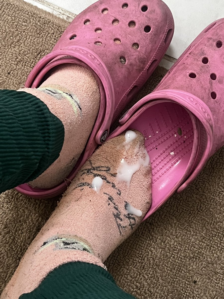 lyranth's tweet photo. Some guy nutted on sock. He said he loves the smell and how dirty they were.
#dmvsocks #dmvfeet #dmvpublic #dmvcd https://t.co/4JdgW7p4G0